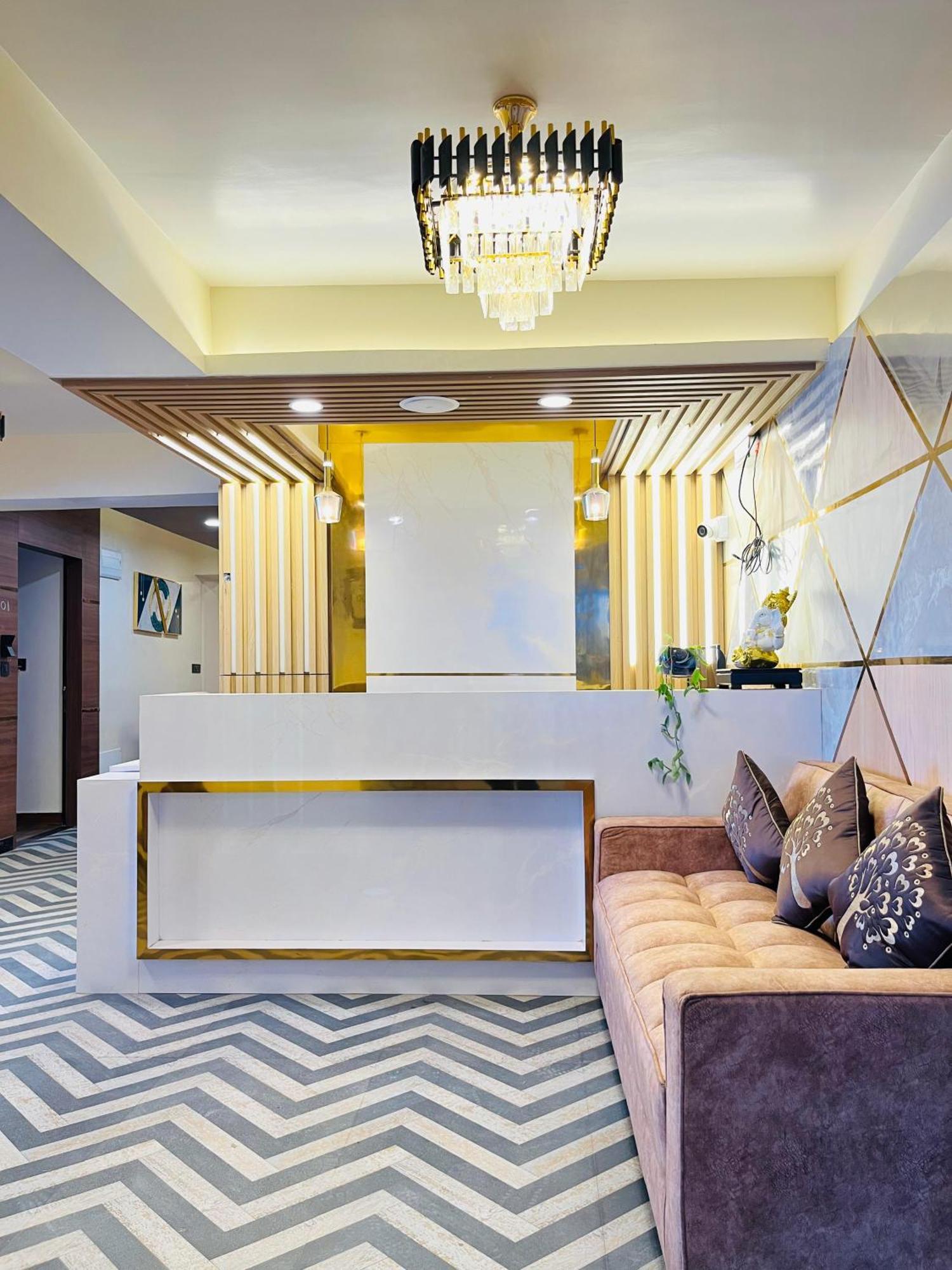 דרג'ילינג Luxury Stay At Hotel Broadway Boutique Mall Road Chowrasta Near Mahakal Temple מראה חיצוני תמונה