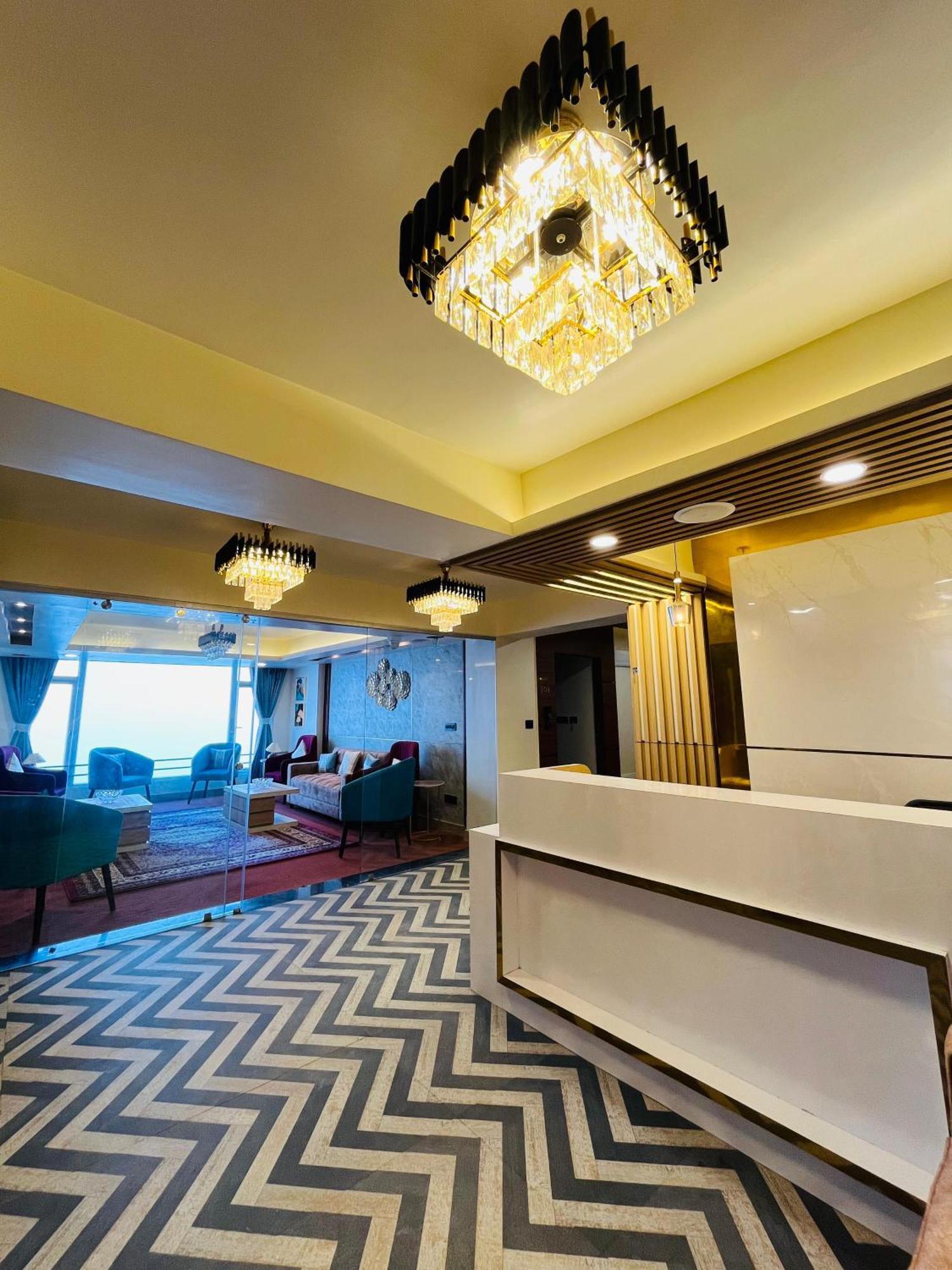דרג'ילינג Luxury Stay At Hotel Broadway Boutique Mall Road Chowrasta Near Mahakal Temple מראה חיצוני תמונה