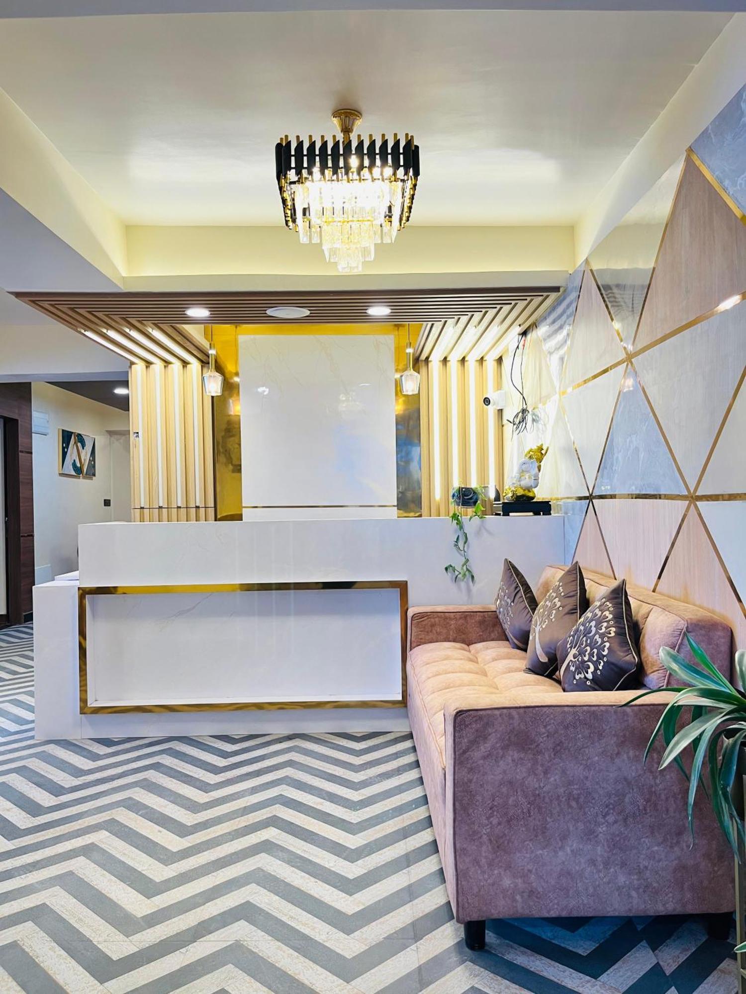 דרג'ילינג Luxury Stay At Hotel Broadway Boutique Mall Road Chowrasta Near Mahakal Temple מראה חיצוני תמונה