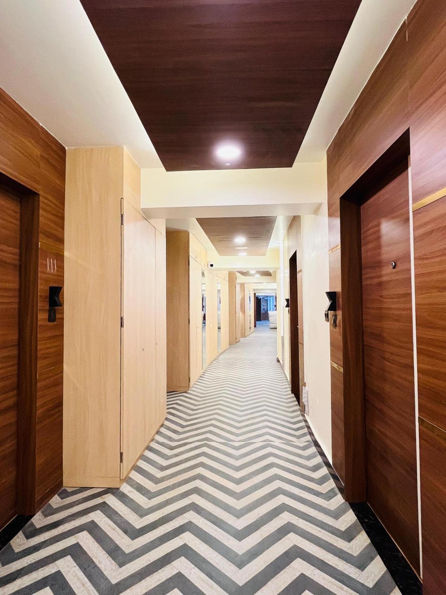 דרג'ילינג Luxury Stay At Hotel Broadway Boutique Mall Road Chowrasta Near Mahakal Temple מראה חיצוני תמונה
