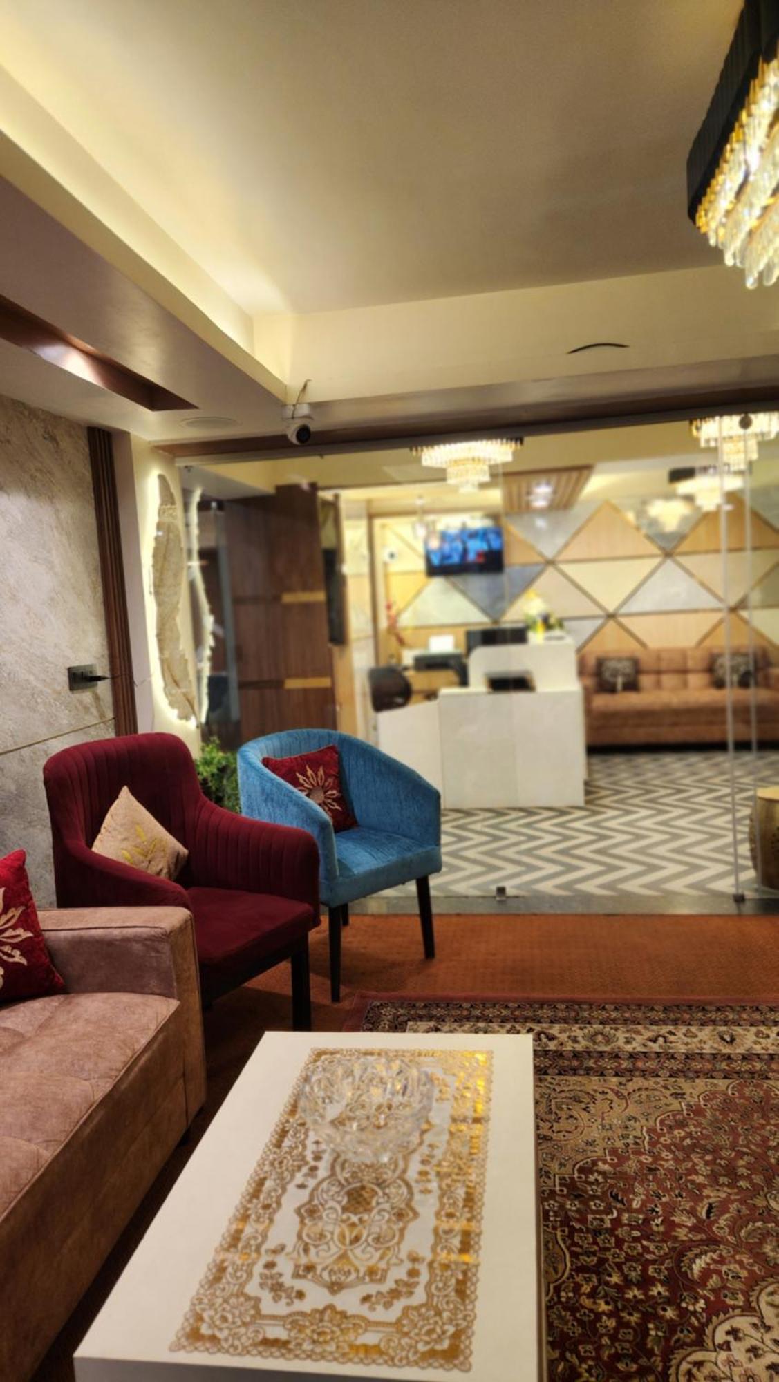 דרג'ילינג Luxury Stay At Hotel Broadway Boutique Mall Road Chowrasta Near Mahakal Temple מראה חיצוני תמונה